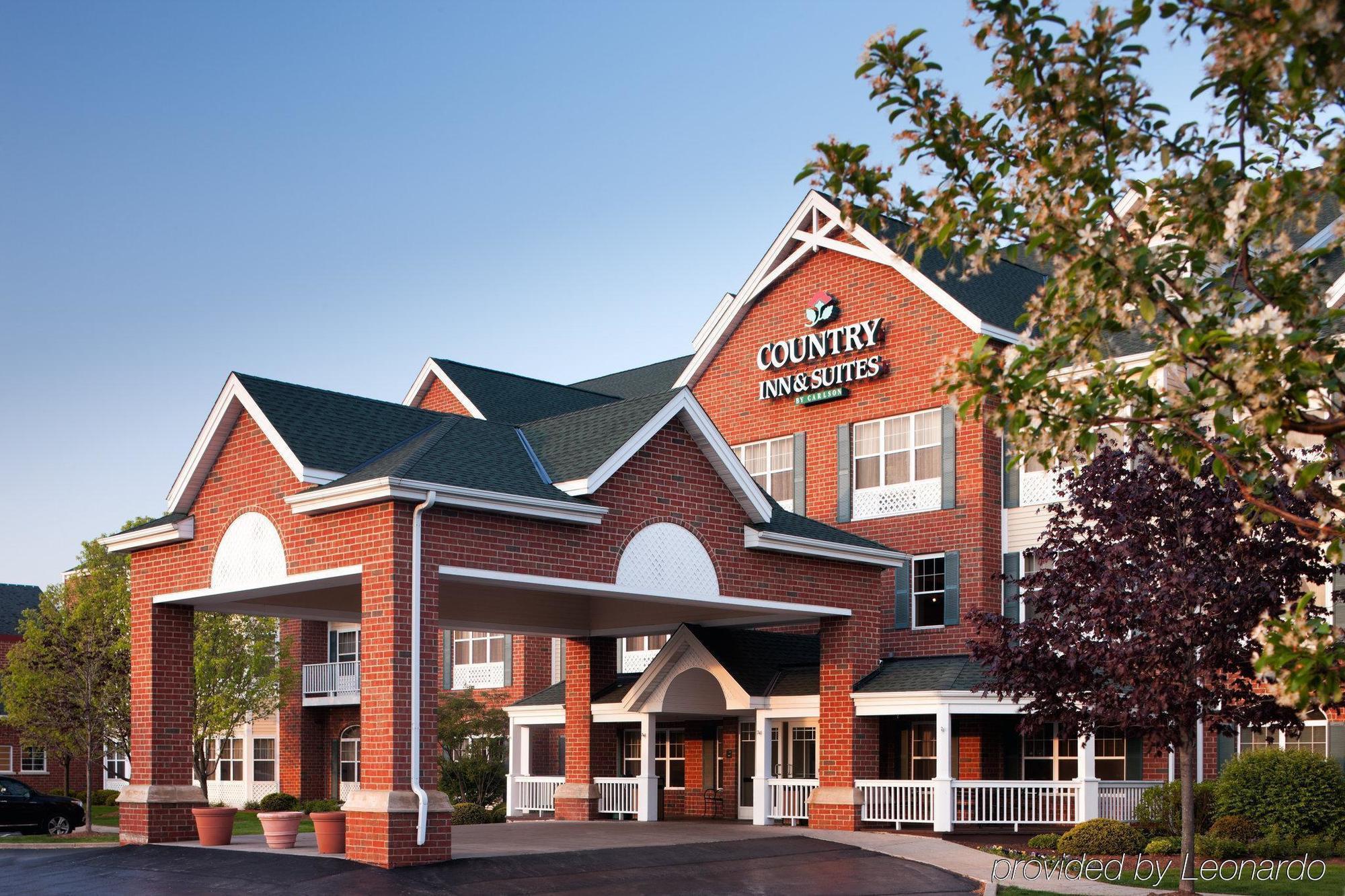 Country Inn & Suites By Radisson, Milwaukee West Brookfield , Wi Exterior photo